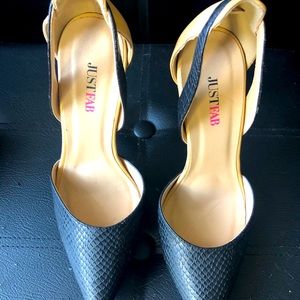 Snake pattern yellow and black JUSTFAB cute heels!